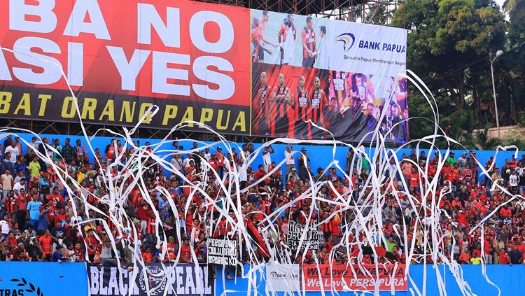 Black Pearl Curva Nord (BCN) 1963, salah satu komunitas pendukung Persipura Jayapura. Copyright: © Istimewa
