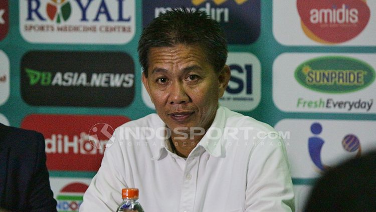 Hoang Anh Tuan, pelatih Vietnam di Piala AFF U-18 2018 dalam jumpa pers. Copyright: © Fitra Herdian/Indosport