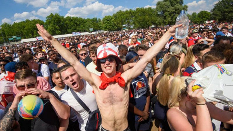 Fans Timnas Inggris di Wireless Festival di London's Finsbury Park. Copyright: © Express