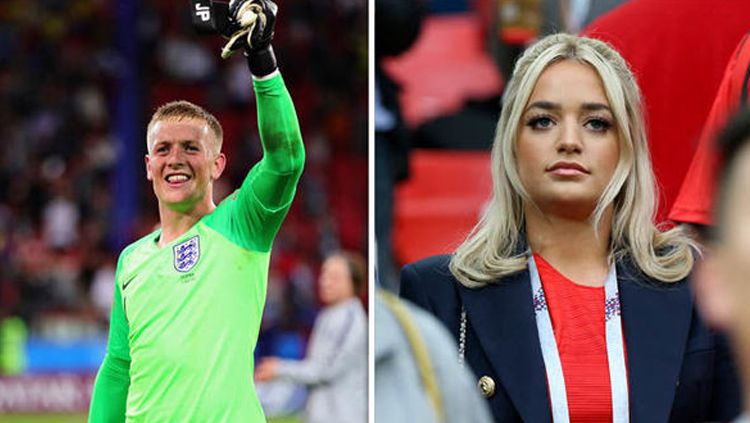 Megan Davison (kiri) saat mendukung langsung Jordan Pickford. Copyright: &copy; express.co.uk