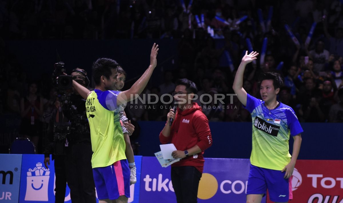 Tontowi Ahmad dan Liliyana Natsir merayakan kemenangan jadi juara Indonesia Open 2018. Copyright: © Herry Ibrahim/INDOSPORT