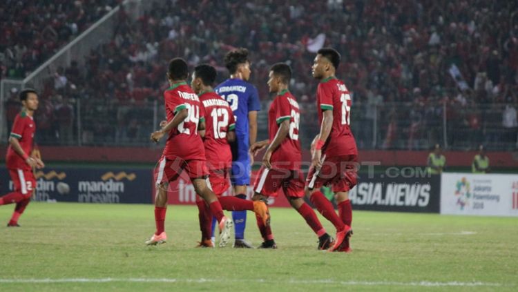 Aksi selebrasi pemain Timnas Indonesia usai Rifad Marasabessy mencetak gol. Copyright: © Fitra Herdian/INDOSPORT
