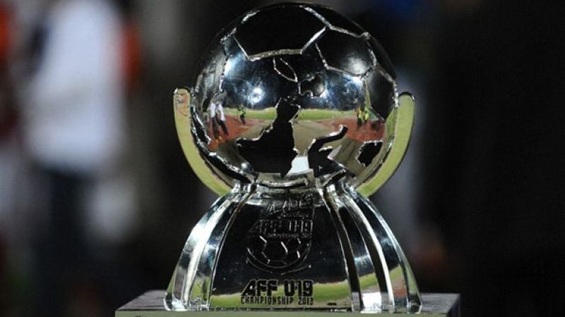 Trofi Piala AFF U-19 Copyright: © http://katabangjaka.blogspot.com