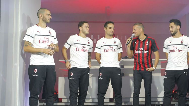 AC Milan rilis jersey tandang baru mereka untuk musim 2018/19. Copyright: &copy; AC Milan