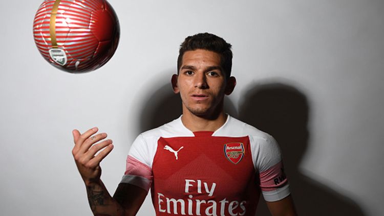 Pelatih sepak bola klub Liga Inggris, Arsenal, Unai Emery, membeberkan 'dosa' dari pemainnya, Lucas Torreira, setelah diisukan bahwa ia tak bahagia menjalani karirnya. Copyright: © INDOSPORT