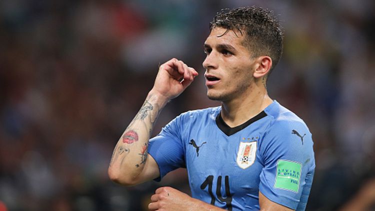 Pemain baru Arsenal, Lucas Torreira, saat tampil di Piala Dunia 2018 membela Uruguay. Copyright: © INDOSPORT