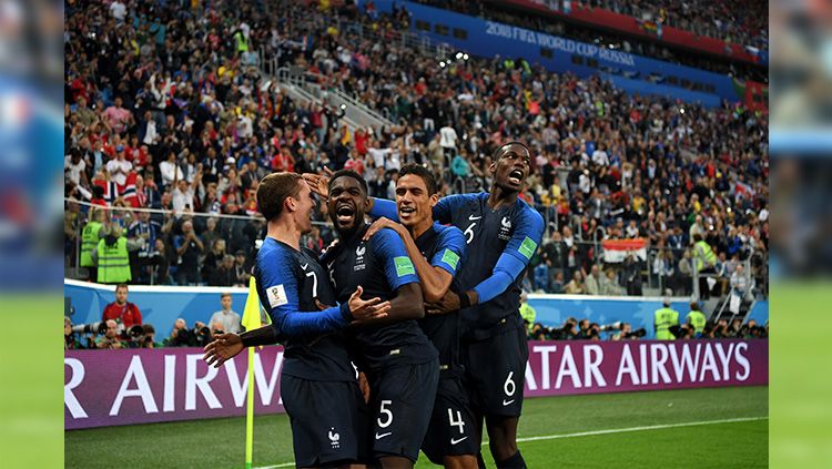 Selebrasi para pemain Prancis usai Umtiti mencetak gol ke gawang Belgia. Copyright: © INDOSPORT