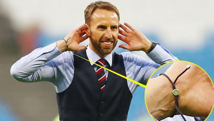 Gelang Gareth Southgate selama Piala Dunia 2018. Copyright: &copy; Daily Mail