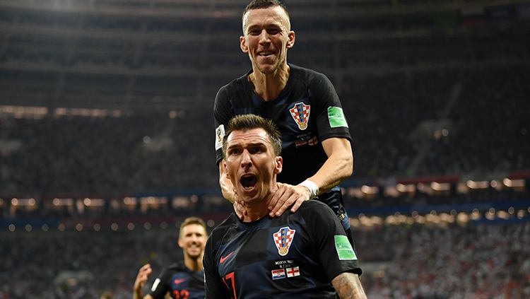 Mario Mandzukic mencetak gol kedua yang membuat Kroasia unggul atas Inggris. Copyright: © INDOSPORT