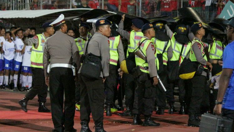 Kepolisan di Laga Indonesia U-19 vs Malaysia di Piala AFF U-18 2018. Copyright: © INDOSPORT/Fitra Herdian