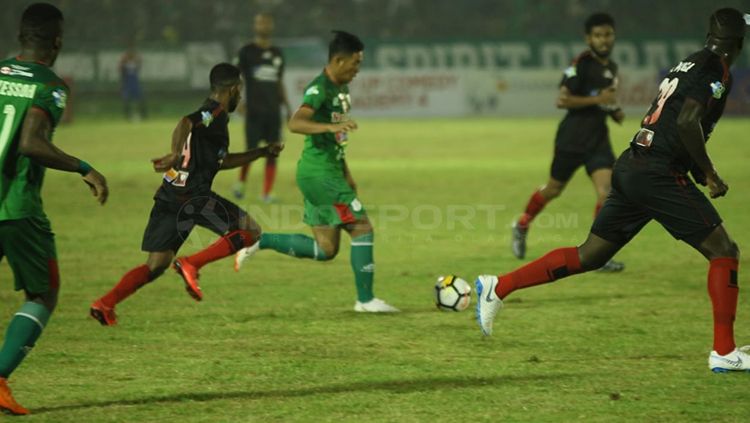 Situasi pertandingan PSMS Medan melawan Persipura Jayapura. Copyright: © Kesuma Ramadhan/INDOSPORT