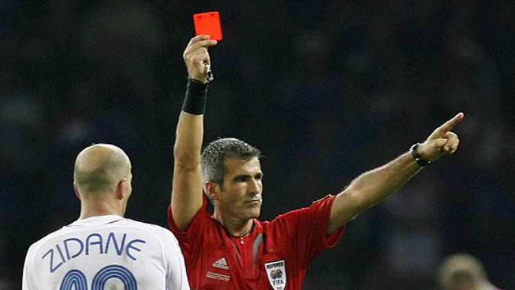 Wasit Argentina Horacio Elizondo saat pimpin partai final Piala Dunia 2006. Copyright: © FIFA