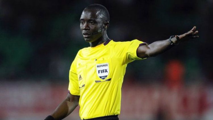 Malang Diedhiou, wasit asal Senegal yang akan menjadi ofisial ke Empat di partai Belgia menghadapi Inggris. Copyright: © getty image