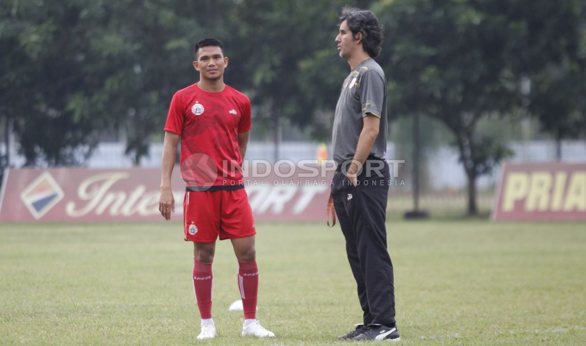 Sandi Sute bersama Stefano Cugurra Teco saat sesi latihan Persija Jakarta. Copyright: © Herry Ibrahim/INDOSPORT