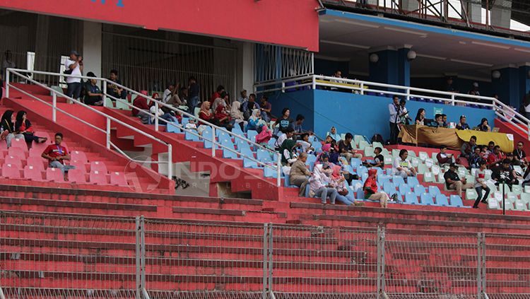 Tribun penonton sektor 1 di Stadion Delta Sidoarjo. Copyright: © Fitra Herdian/INDOSPORT