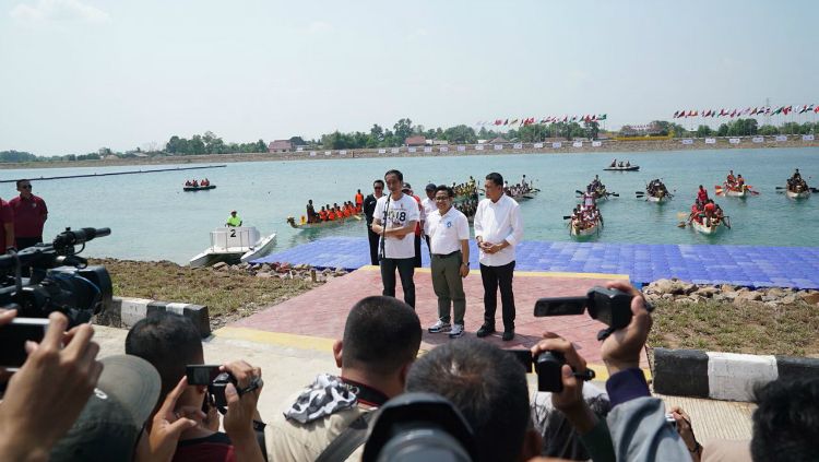 Presiden Joko Widodo dan rombongan mengunjungi Jakabaring Sport City. Copyright: © Muhammad Effendi/INDOSPORT