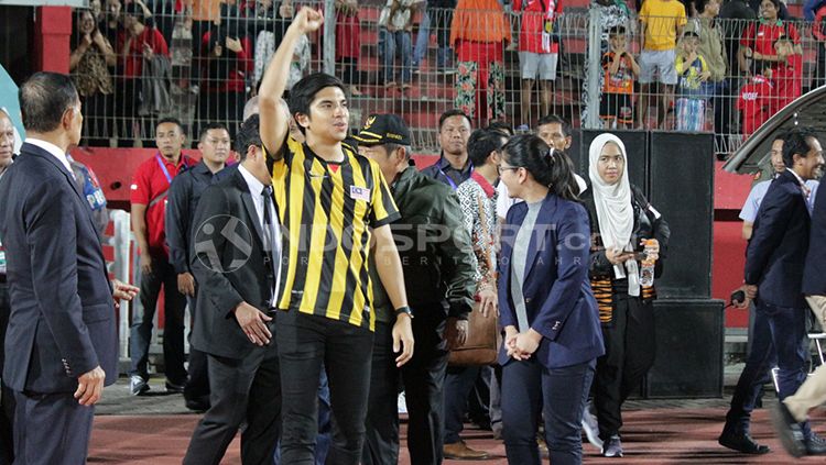 Menpora Malaysia, Syed Saddiq Syed Abdul Rahman, turut hadir di Stadion Gelora Delta Sidoarjo. Copyright: © Fitra Herdian/INDOSPORT