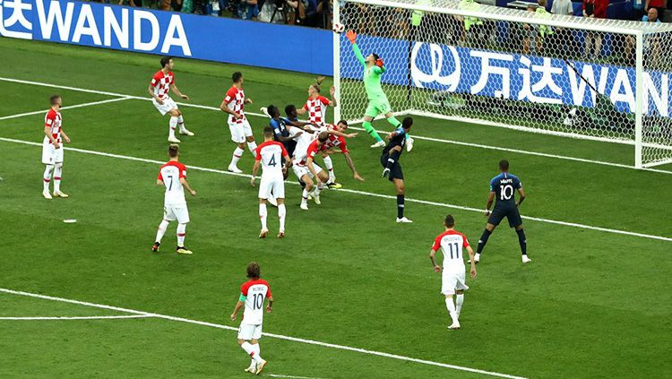 Mario Mandzukic mencetak gol bunuh diri di final Piala Dunia 2018. Copyright: © Getty Images