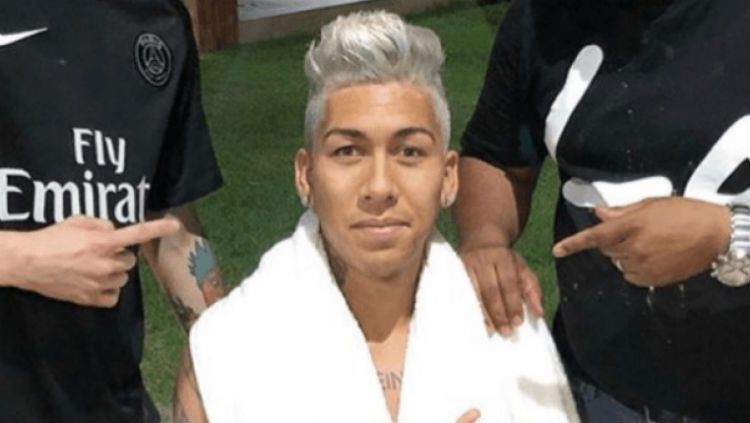 Model rambut baru Roberto Firmino. Copyright: © JOE