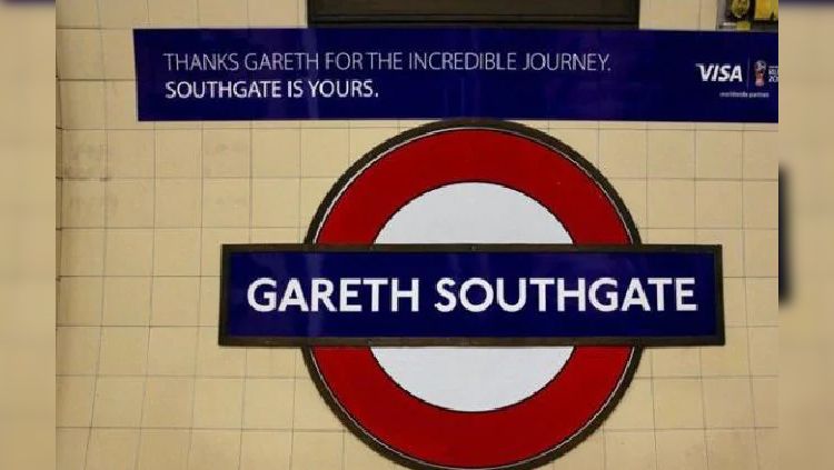 Prestasi Gareth Southgate dan Didier Deschamps diapresiasi oleh negara dengan menyelipkan nama mereka di stasiun kereta London dan Paris. Copyright: &copy; The Courier Mail
