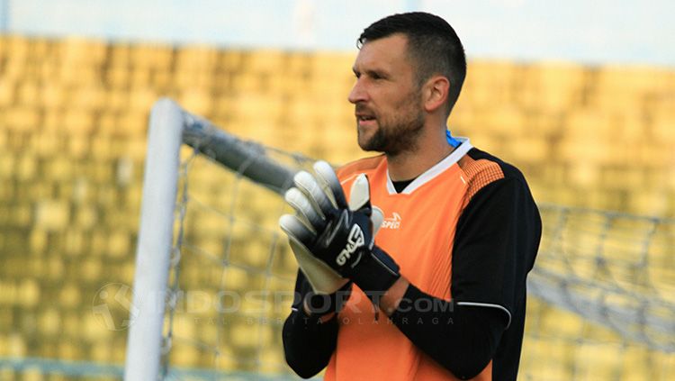 Srdjan Ostojic penjaga gawang asing milik Arema FC. Copyright: © Ian Setiawan/INDOSPORT