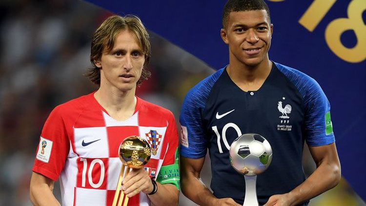 Luka Modric dengan Golden Ball dan Kylian Mbappe sebagai Pemain Muda Terbaik. Copyright: © Sky Sports