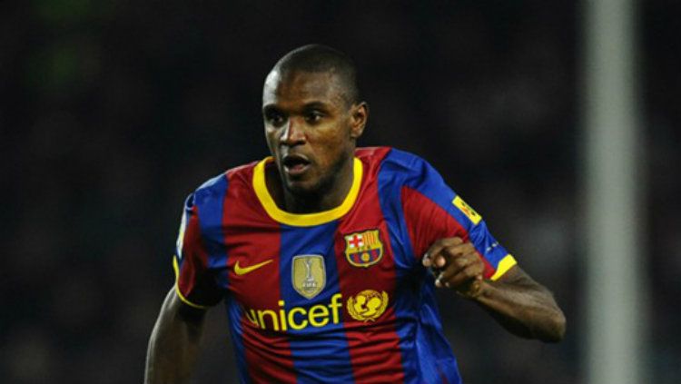 Eric Abidal sat masih membela Barcelona Copyright: © Goal.com