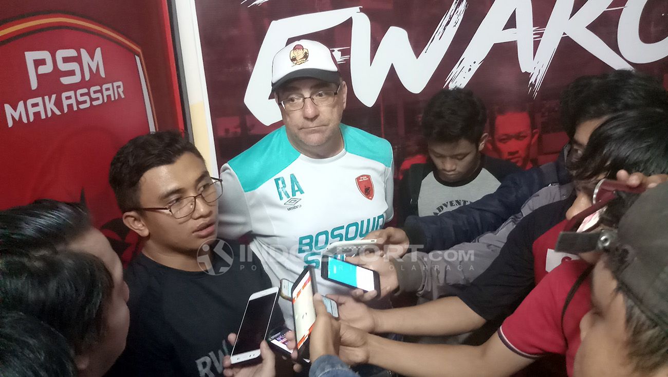 Pelatih PSM Makassar, Robert Rene Alberts. Copyright: © Wira Wahyu Utama/Indosport.com