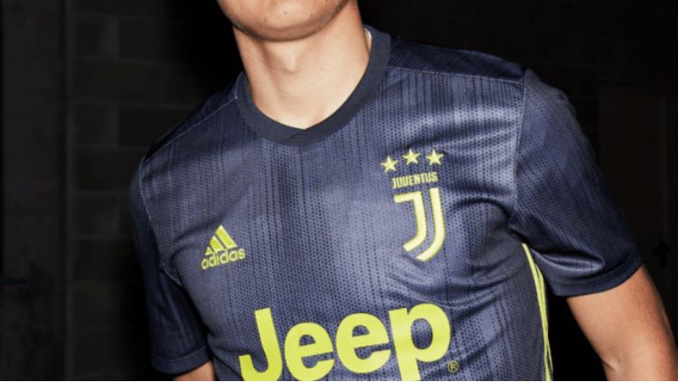 Jersey ketiga Juventus 2018/19. Copyright: © JOE