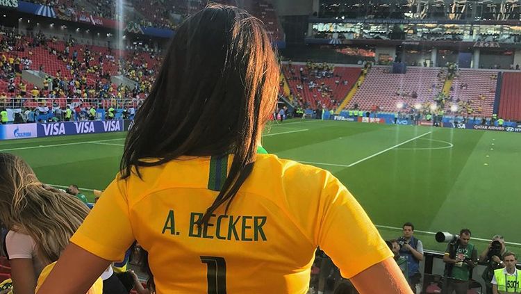 Istri dari Alisson Becker kiper anyar Liverpool. Natalia Becker. Copyright: © nataliabecker/Instagram