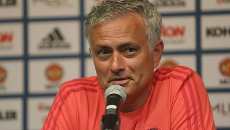 Pelatih Manchester United, Jose Mourinho, mengaku enggan memotivasi para pemainnya jelang laga kontra Tottenham Hotspur. Copyright: © Getty Images