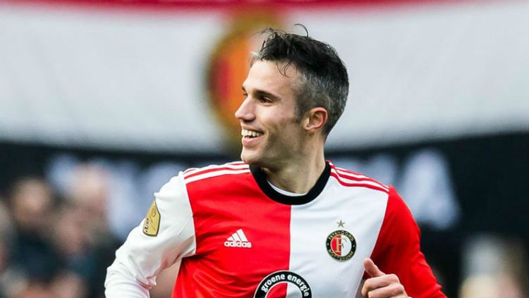 Pemain Feyenoord, Robin van Persie mengakhiri karir sepak bola profesional di usia 35 tahun. Copyright: © Four Four Two