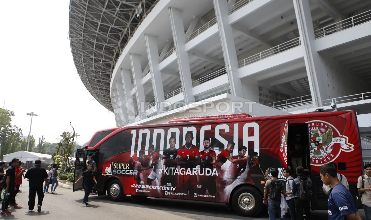 Wajah baru Bus Timnas Garuda Indonesia. Copyright: © Herry Ibrahim/Soicaumienbac.cc
