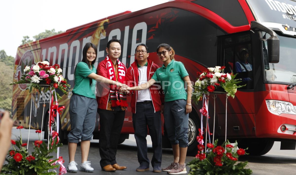 Joko Driyono saat meresmikan Bus Timnas Garuda Indonesia. Copyright: © Herry Ibrahim/Indosport.com