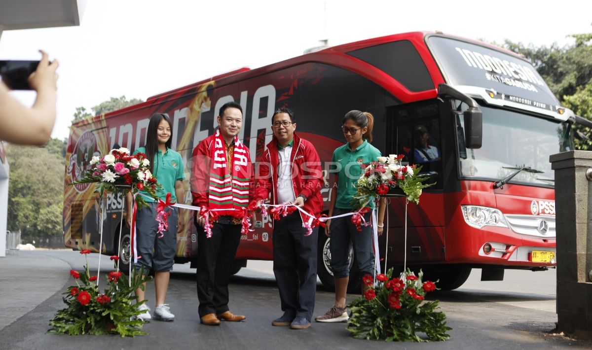 Joko Driyono saat meresmikan Bus Timnas Garuda Indonesia. Copyright: © Herry Ibrahim/Indosport.com