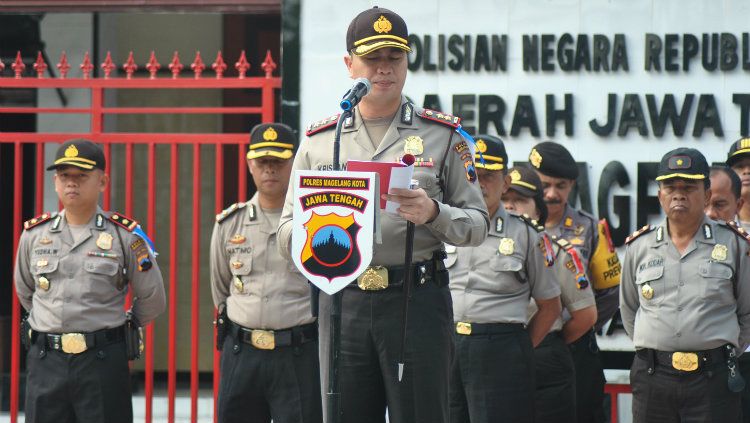 Kapolres Magelang AKBP Kristianto pimpin apel pasukan operasi keselamatan lalu lintas 2018. Copyright: &copy; metrotimes.news