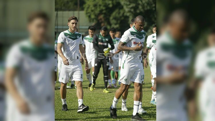 Filipe Marins Dos Santos dan Alexandros Tanidis pada sesi latihan PSMS Medan. Copyright: © INDOSPORT/Kesuma Ramadhan