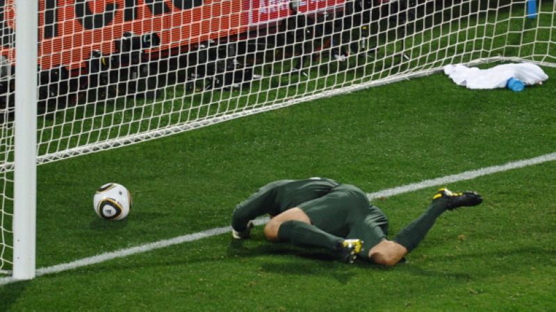 Robert Green melakukan blunder saat di Piala Dunia 2010 vs Amerika Serikat Copyright: © Getty Images