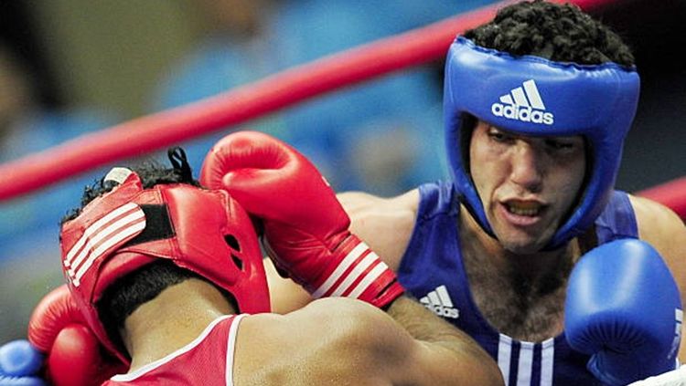 Atlet Boxing Suriah, Mohammed Ghossoun saat berhadapan dengan wakil India di laga final Boxing Asian Games 2010. Copyright: &copy; Getty Images