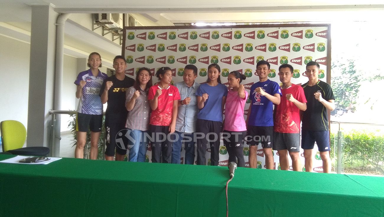 Susi Susanti bersama Atlet beserta pengurus PBSI dalam konferensi pers jelang Kejuaraan Dunia 2018. Copyright: © Dimas Ramadhan/Football265.com