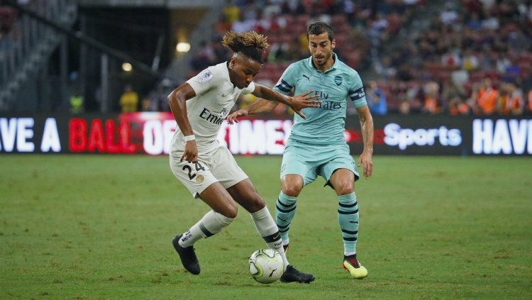 Pemain Arsenal Henrikh Mkhitaryan yang menghalau pemain PSG di ICC 2018.jpg Copyright: © Getty Images
