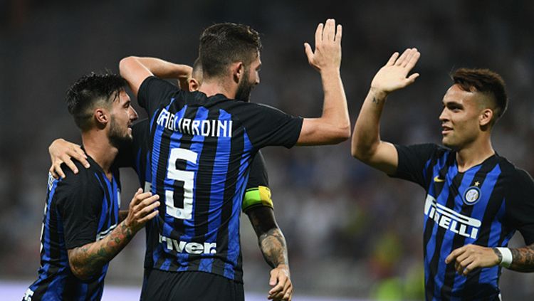 Skuat Inter Milan melakukan selebrasi. Copyright: © Getty Images