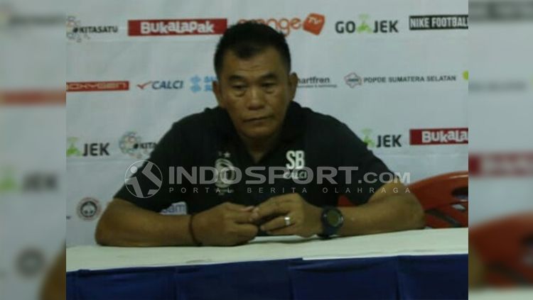 Pelatih Sriwijaya FC, Subangkit dalam jumpa pers. Copyright: © Muhammad Effendi/INDOSPORT