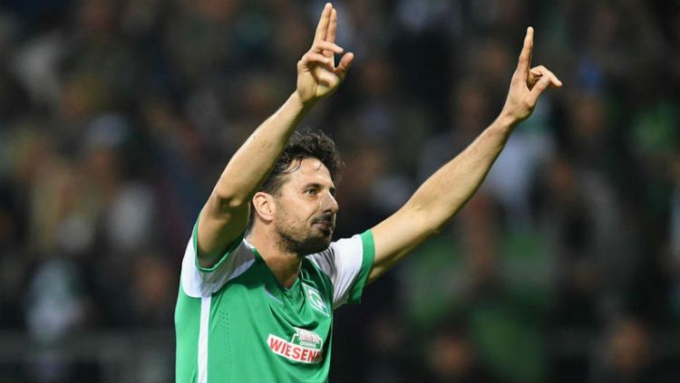 Pemain Werder Bremen, Claudio Pizarro Copyright: © Four Four Two