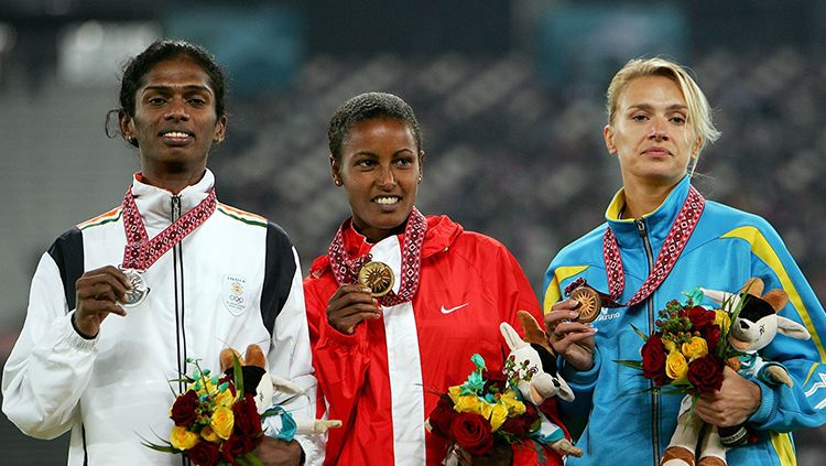 Atlet lari India, Santhi Soundarajan (kiri) pada ajang Asian Games 2006 di Doha. Copyright: © Getty Images
