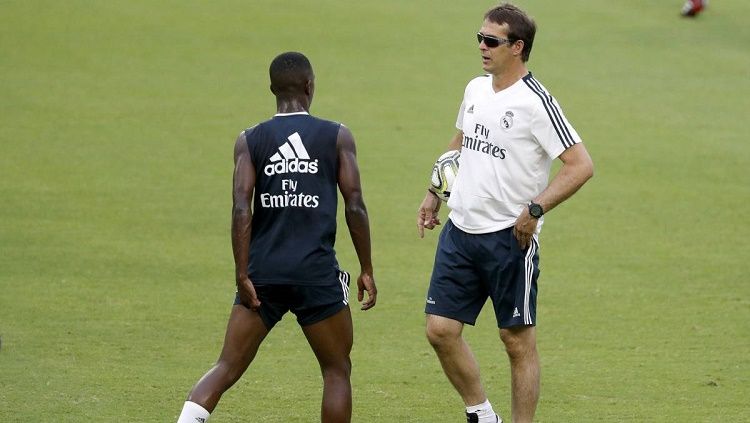 Julen Lopetegui saat melakukan sesi latihan bersama pemain Real Madrid. Copyright: © as