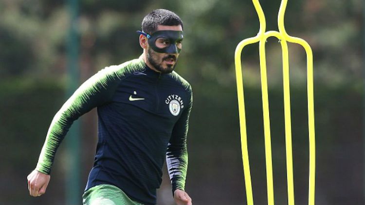 Ilkay Gundogan tampil bak Zorro di latihan perdana Man City musim 2018/19 Copyright: &copy; sport.net