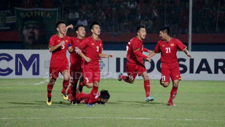 Aksi selebrasi pemain Vientam. Copyright: © Fitra Herdian/INDOSPORT