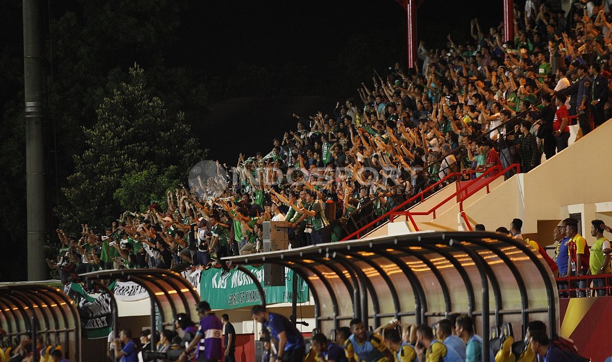 Dukungan suporter PSMS Medan. Copyright: © Herry Ibrahim/INDOSPORT