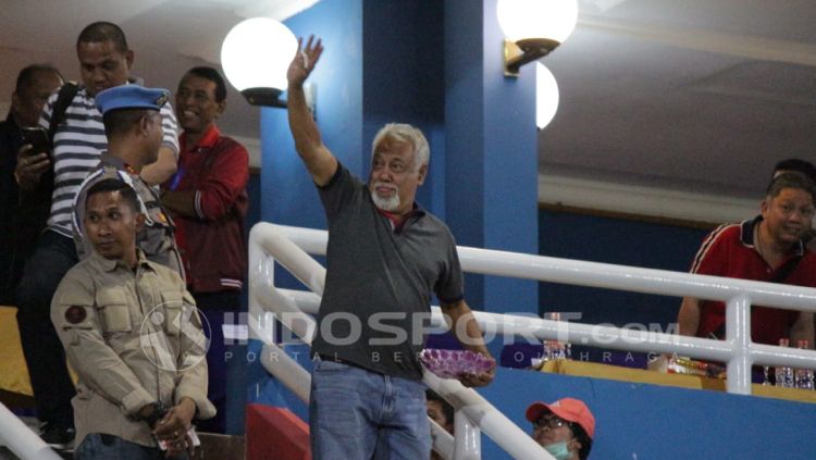 Presiden Timor Leste, Xanana Gusmao terlihat hadir di tribun penonton. Copyright: © INDOSPORT/Fitra Herdian